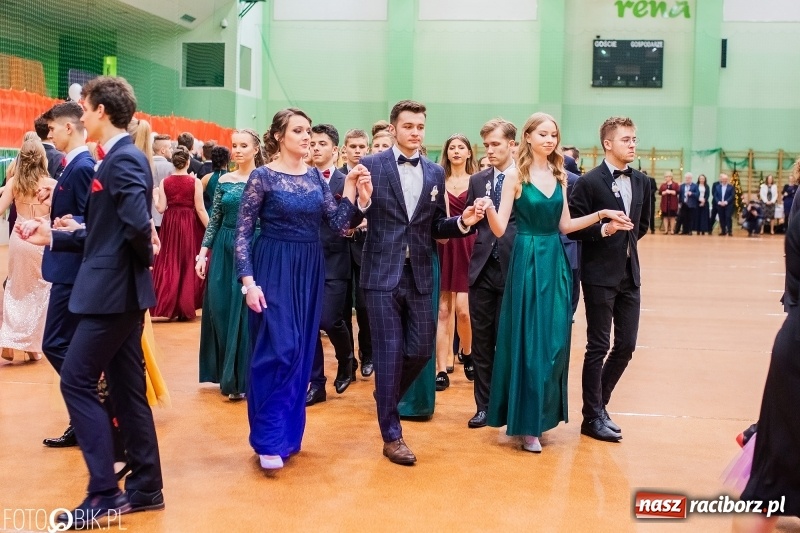 Zdjęcie w galerii na portalu naszraciborz.pl: I LO wybrało na studniówkę Arenę Rafako FOTO i WIDEO wiadomości z regionu