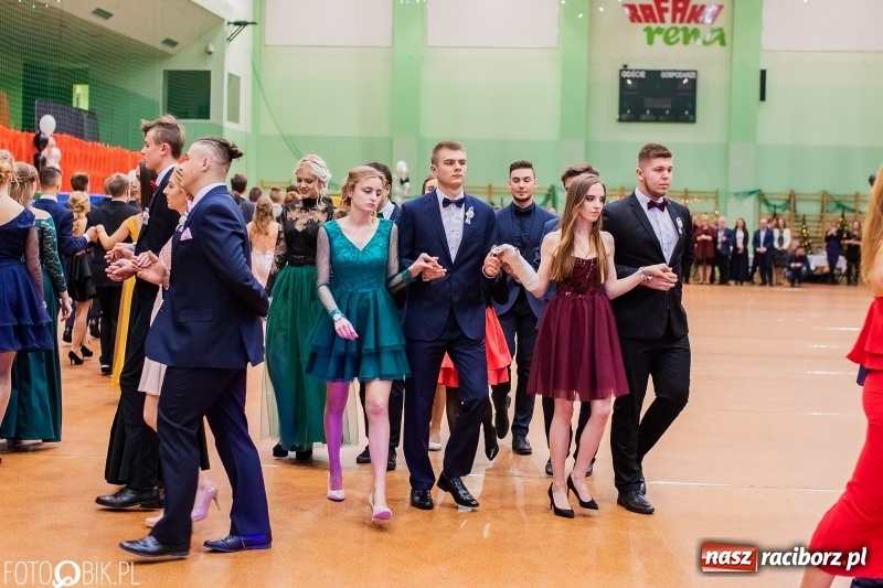 Zdjęcie w galerii na portalu naszraciborz.pl: I LO wybrało na studniówkę Arenę Rafako FOTO i WIDEO wiadomości z regionu