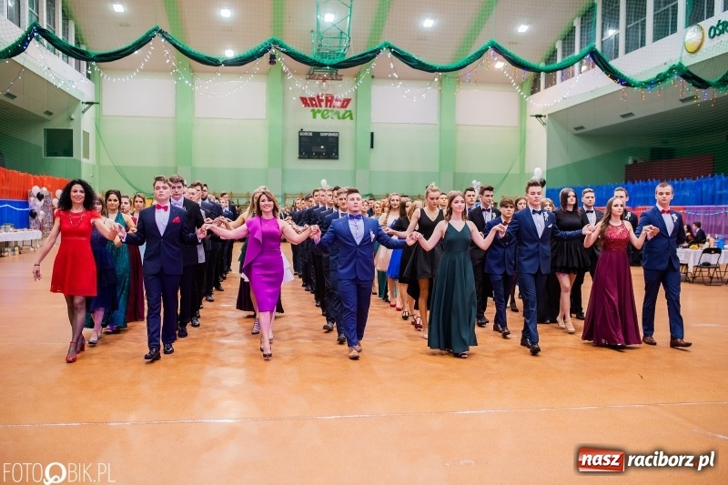 Zdjęcie w galerii na portalu naszraciborz.pl: I LO wybrało na studniówkę Arenę Rafako FOTO i WIDEO wiadomości z regionu