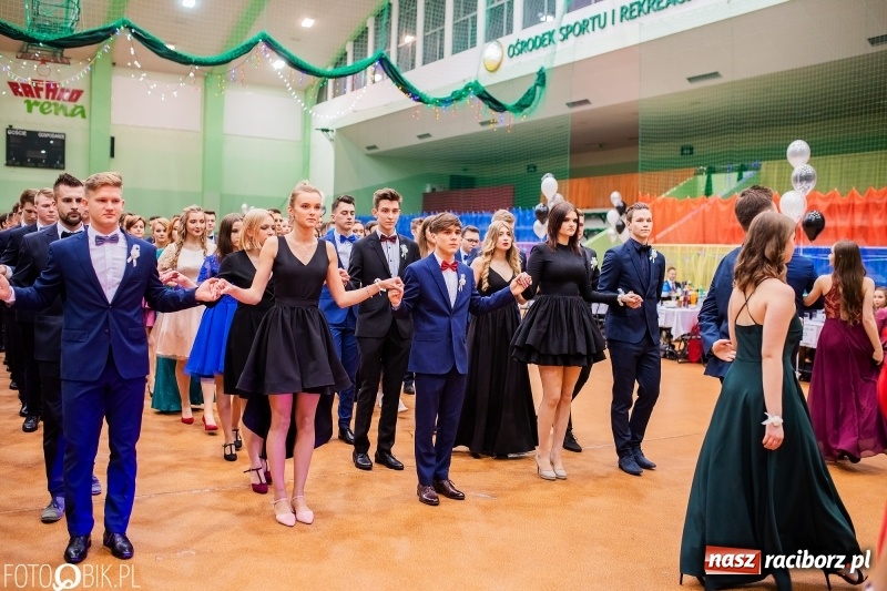 Zdjęcie w galerii na portalu naszraciborz.pl: I LO wybrało na studniówkę Arenę Rafako FOTO i WIDEO wiadomości z regionu