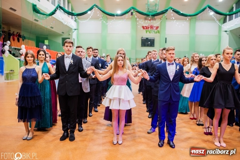 Zdjęcie w galerii na portalu naszraciborz.pl: I LO wybrało na studniówkę Arenę Rafako FOTO i WIDEO wiadomości z regionu