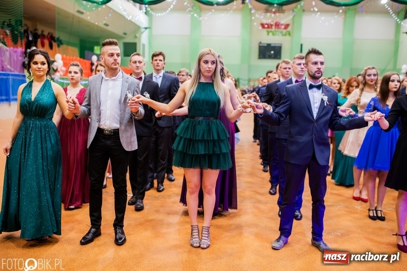 Zdjęcie w galerii na portalu naszraciborz.pl: I LO wybrało na studniówkę Arenę Rafako FOTO i WIDEO wiadomości z regionu