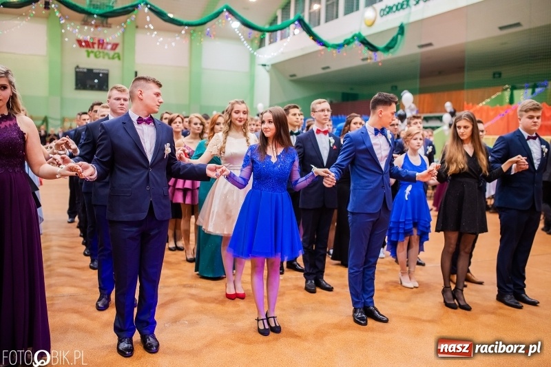 Zdjęcie w galerii na portalu naszraciborz.pl: I LO wybrało na studniówkę Arenę Rafako FOTO i WIDEO wiadomości z regionu