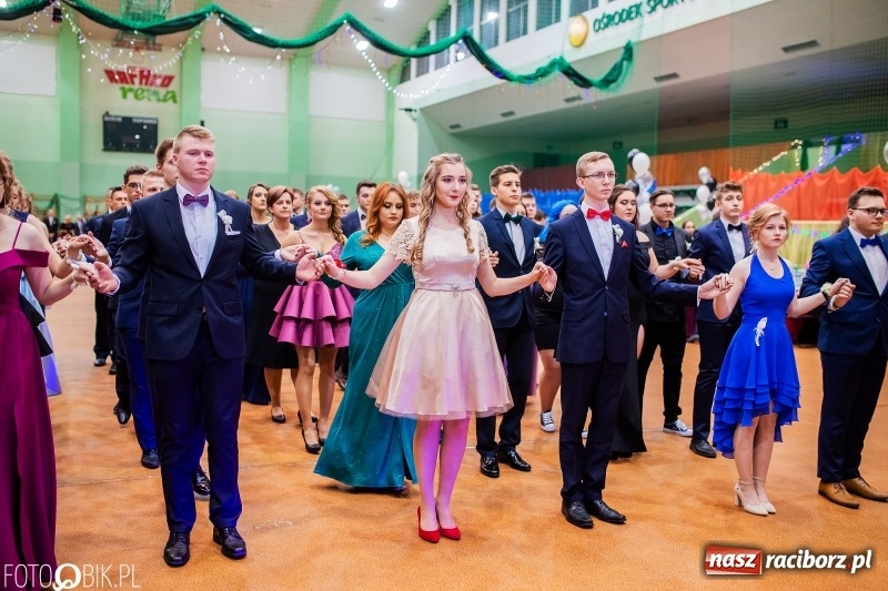 Zdjęcie w galerii na portalu naszraciborz.pl: I LO wybrało na studniówkę Arenę Rafako FOTO i WIDEO wiadomości z regionu