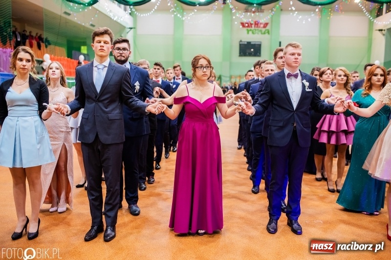 Zdjęcie w galerii na portalu naszraciborz.pl: I LO wybrało na studniówkę Arenę Rafako FOTO i WIDEO wiadomości z regionu
