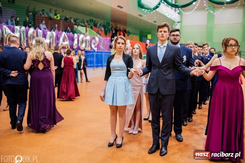 Zdjęcie w galerii na portalu naszraciborz.pl: I LO wybrało na studniówkę Arenę Rafako FOTO i WIDEO wiadomości z regionu