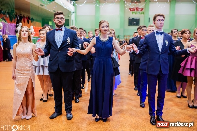 Zdjęcie w galerii na portalu naszraciborz.pl: I LO wybrało na studniówkę Arenę Rafako FOTO i WIDEO wiadomości z regionu