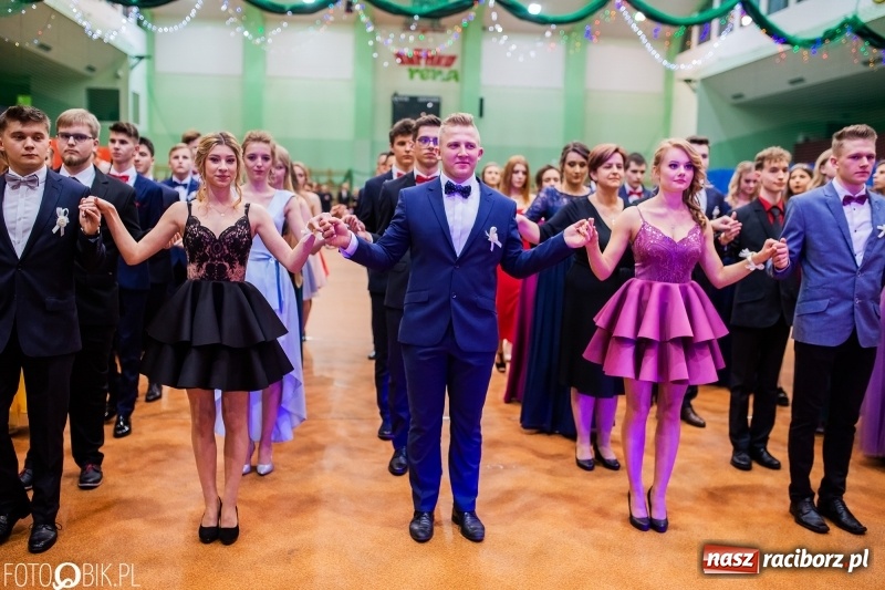 Zdjęcie w galerii na portalu naszraciborz.pl: I LO wybrało na studniówkę Arenę Rafako FOTO i WIDEO wiadomości z regionu