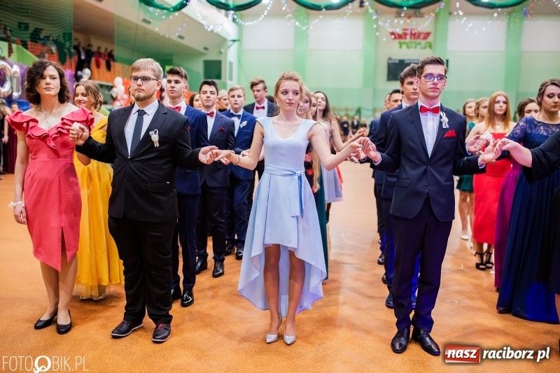 Zdjęcie w galerii na portalu naszraciborz.pl: I LO wybrało na studniówkę Arenę Rafako FOTO i WIDEO wiadomości z regionu