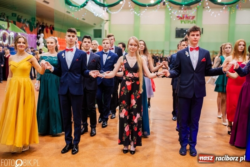 Zdjęcie w galerii na portalu naszraciborz.pl: I LO wybrało na studniówkę Arenę Rafako FOTO i WIDEO wiadomości z regionu