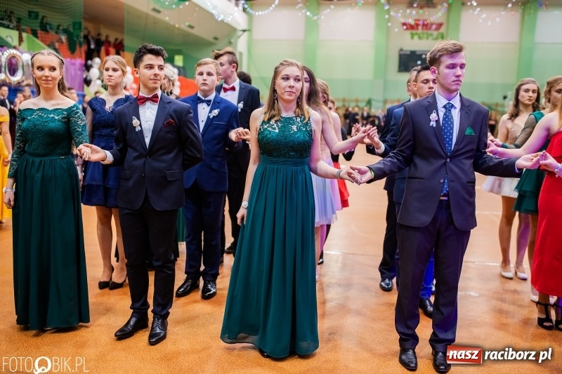 Zdjęcie w galerii na portalu naszraciborz.pl: I LO wybrało na studniówkę Arenę Rafako FOTO i WIDEO wiadomości z regionu