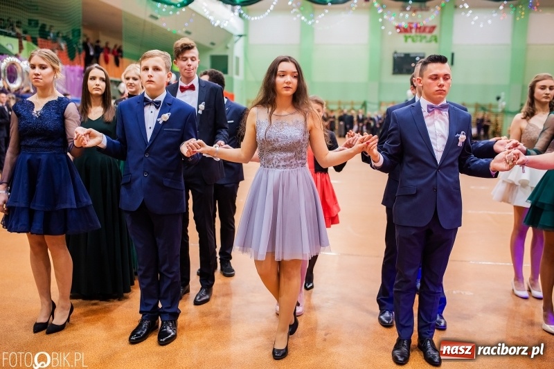 Zdjęcie w galerii na portalu naszraciborz.pl: I LO wybrało na studniówkę Arenę Rafako FOTO i WIDEO wiadomości z regionu