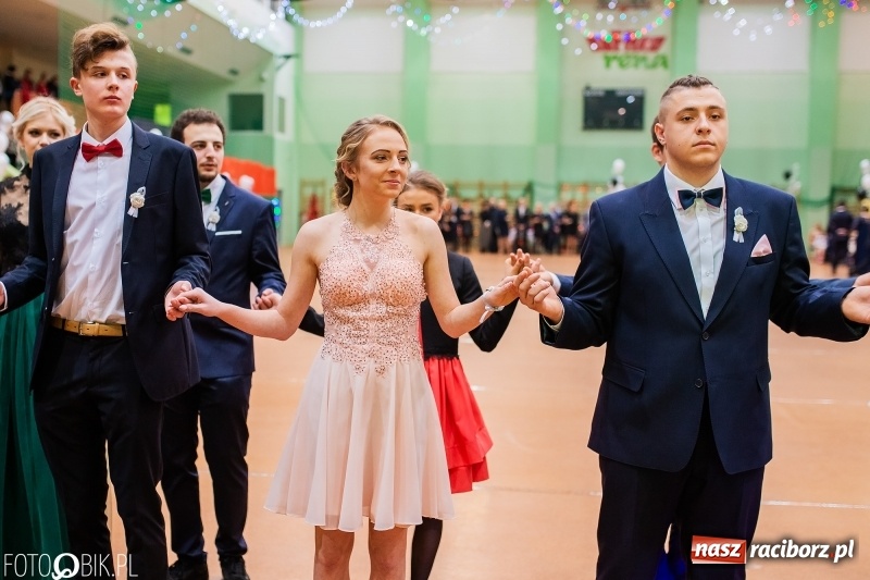 Zdjęcie w galerii na portalu naszraciborz.pl: I LO wybrało na studniówkę Arenę Rafako FOTO i WIDEO wiadomości z regionu