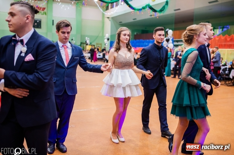 Zdjęcie w galerii na portalu naszraciborz.pl: I LO wybrało na studniówkę Arenę Rafako FOTO i WIDEO wiadomości z regionu