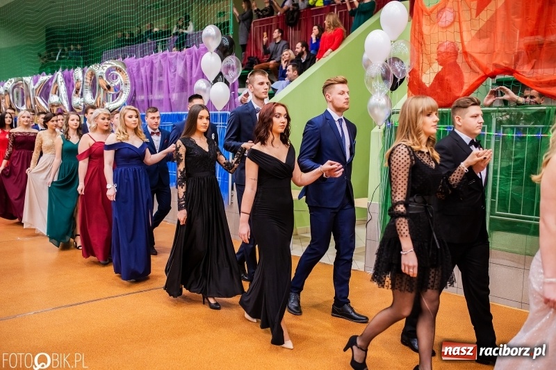 Zdjęcie w galerii na portalu naszraciborz.pl: I LO wybrało na studniówkę Arenę Rafako FOTO i WIDEO wiadomości z regionu