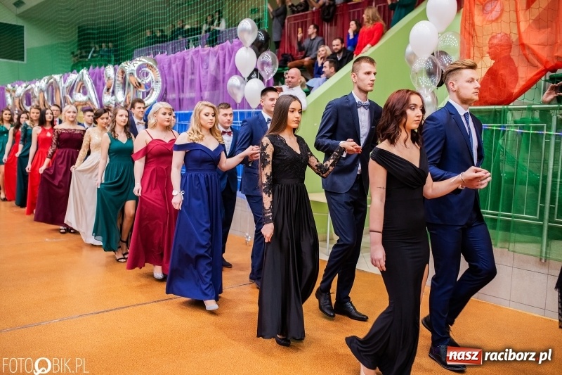 Zdjęcie w galerii na portalu naszraciborz.pl: I LO wybrało na studniówkę Arenę Rafako FOTO i WIDEO wiadomości z regionu