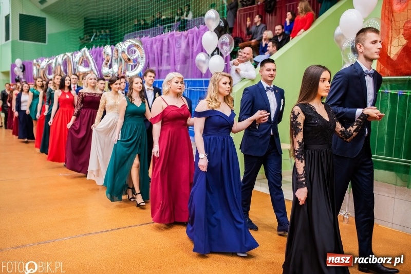 Zdjęcie w galerii na portalu naszraciborz.pl: I LO wybrało na studniówkę Arenę Rafako FOTO i WIDEO wiadomości z regionu