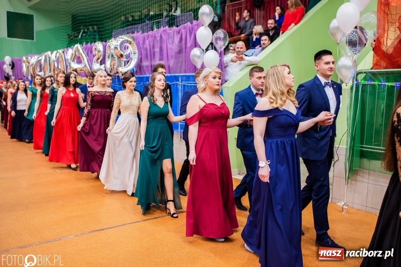 Zdjęcie w galerii na portalu naszraciborz.pl: I LO wybrało na studniówkę Arenę Rafako FOTO i WIDEO wiadomości z regionu