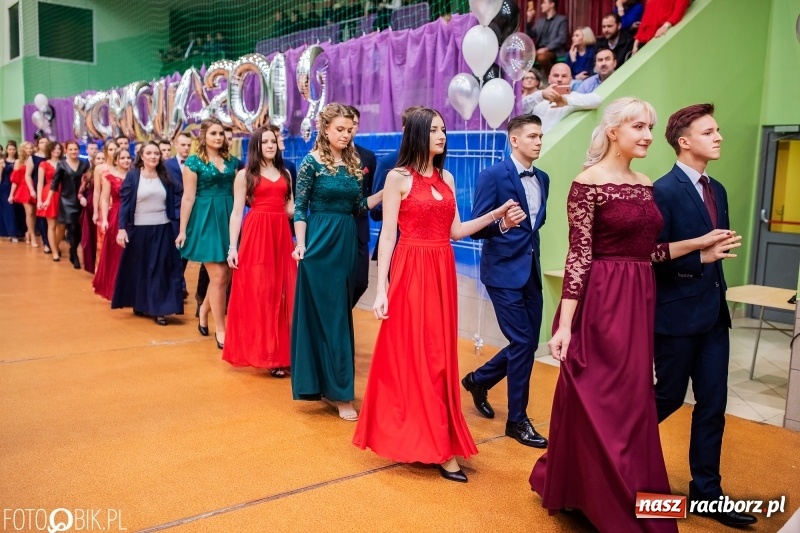 Zdjęcie w galerii na portalu naszraciborz.pl: I LO wybrało na studniówkę Arenę Rafako FOTO i WIDEO wiadomości z regionu