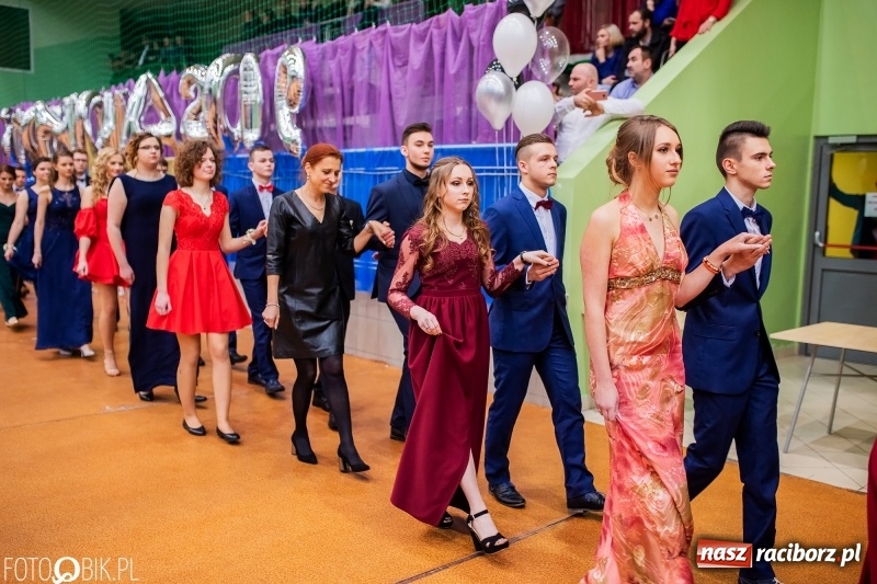 Zdjęcie w galerii na portalu naszraciborz.pl: I LO wybrało na studniówkę Arenę Rafako FOTO i WIDEO wiadomości z regionu