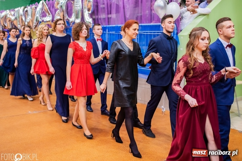 Zdjęcie w galerii na portalu naszraciborz.pl: I LO wybrało na studniówkę Arenę Rafako FOTO i WIDEO wiadomości z regionu