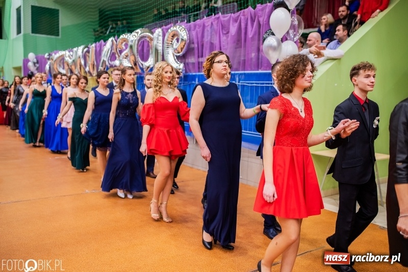 Zdjęcie w galerii na portalu naszraciborz.pl: I LO wybrało na studniówkę Arenę Rafako FOTO i WIDEO wiadomości z regionu