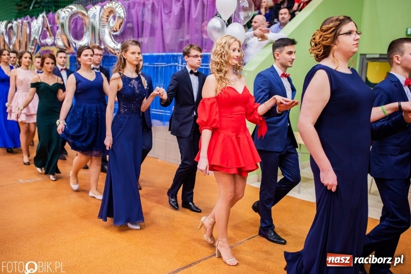 Zdjęcie w galerii na portalu naszraciborz.pl: I LO wybrało na studniówkę Arenę Rafako FOTO i WIDEO wiadomości z regionu