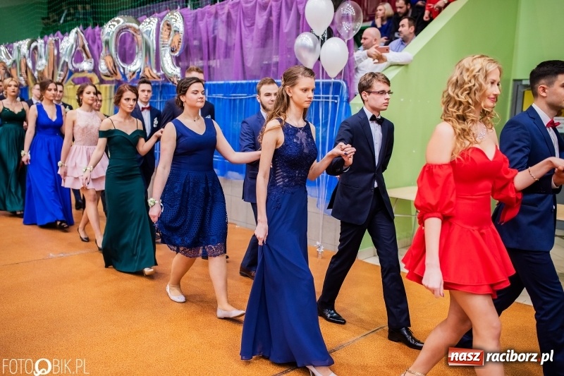 Zdjęcie w galerii na portalu naszraciborz.pl: I LO wybrało na studniówkę Arenę Rafako FOTO i WIDEO wiadomości z regionu