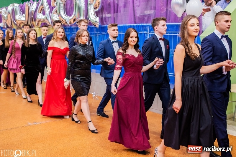 Zdjęcie w galerii na portalu naszraciborz.pl: I LO wybrało na studniówkę Arenę Rafako FOTO i WIDEO wiadomości z regionu