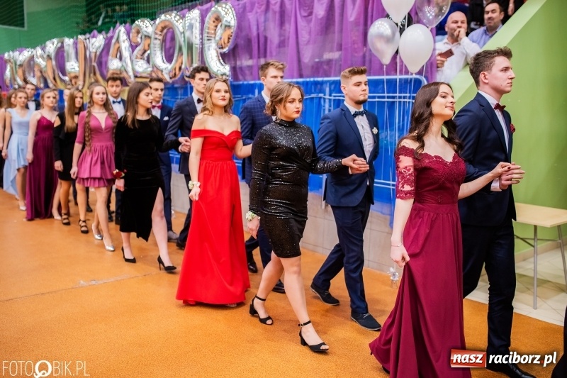 Zdjęcie w galerii na portalu naszraciborz.pl: I LO wybrało na studniówkę Arenę Rafako FOTO i WIDEO wiadomości z regionu