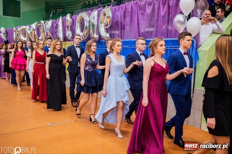 Zdjęcie w galerii na portalu naszraciborz.pl: I LO wybrało na studniówkę Arenę Rafako FOTO i WIDEO wiadomości z regionu