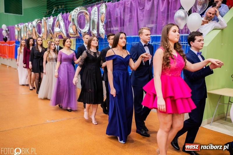 Zdjęcie w galerii na portalu naszraciborz.pl: I LO wybrało na studniówkę Arenę Rafako FOTO i WIDEO wiadomości z regionu