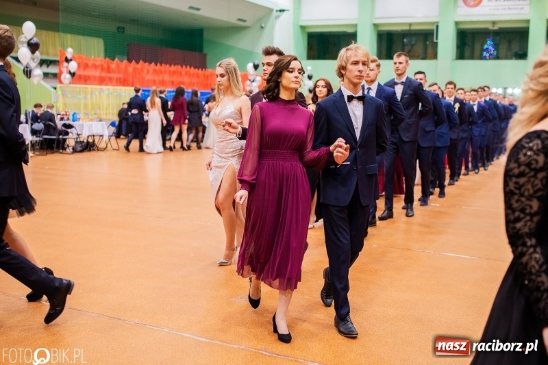 Zdjęcie w galerii na portalu naszraciborz.pl: I LO wybrało na studniówkę Arenę Rafako FOTO i WIDEO wiadomości z regionu