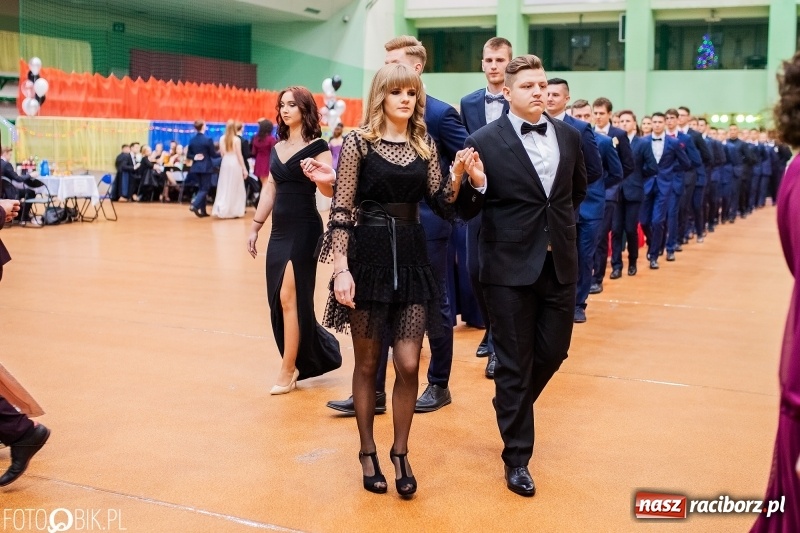 Zdjęcie w galerii na portalu naszraciborz.pl: I LO wybrało na studniówkę Arenę Rafako FOTO i WIDEO wiadomości z regionu
