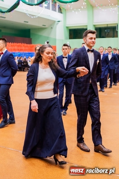 Zdjęcie w galerii na portalu naszraciborz.pl: I LO wybrało na studniówkę Arenę Rafako FOTO i WIDEO wiadomości z regionu