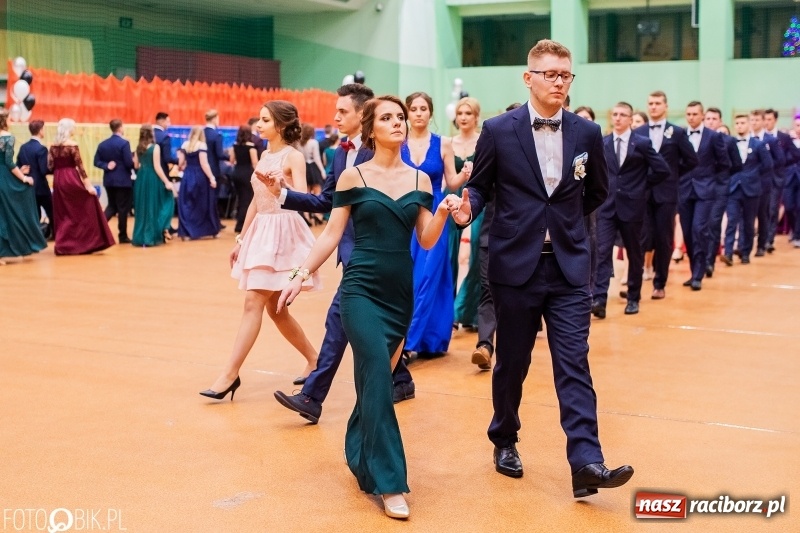 Zdjęcie w galerii na portalu naszraciborz.pl: I LO wybrało na studniówkę Arenę Rafako FOTO i WIDEO wiadomości z regionu