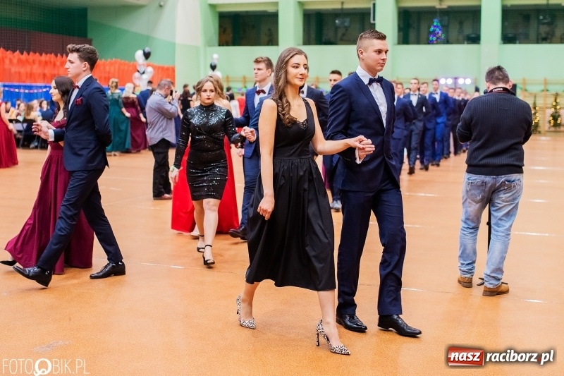 Zdjęcie w galerii na portalu naszraciborz.pl: I LO wybrało na studniówkę Arenę Rafako FOTO i WIDEO wiadomości z regionu