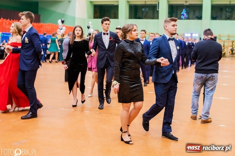 Zdjęcie w galerii na portalu naszraciborz.pl: I LO wybrało na studniówkę Arenę Rafako FOTO i WIDEO wiadomości z regionu