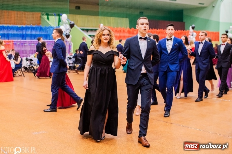 Zdjęcie w galerii na portalu naszraciborz.pl: I LO wybrało na studniówkę Arenę Rafako FOTO i WIDEO wiadomości z regionu