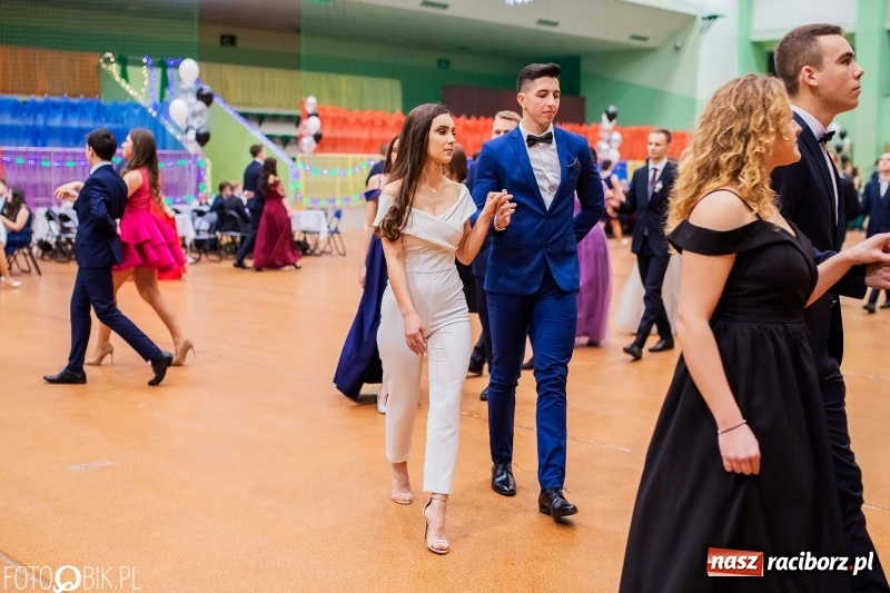 Zdjęcie w galerii na portalu naszraciborz.pl: I LO wybrało na studniówkę Arenę Rafako FOTO i WIDEO wiadomości z regionu