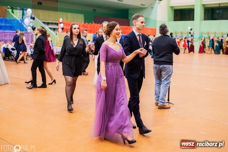 Zdjęcie w galerii na portalu naszraciborz.pl: I LO wybrało na studniówkę Arenę Rafako FOTO i WIDEO wiadomości z regionu