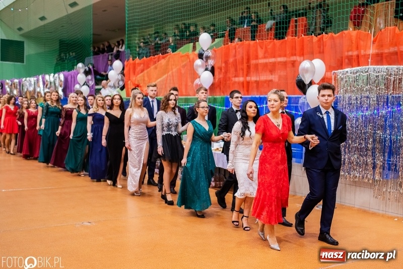 Zdjęcie w galerii na portalu naszraciborz.pl: I LO wybrało na studniówkę Arenę Rafako FOTO i WIDEO wiadomości z regionu