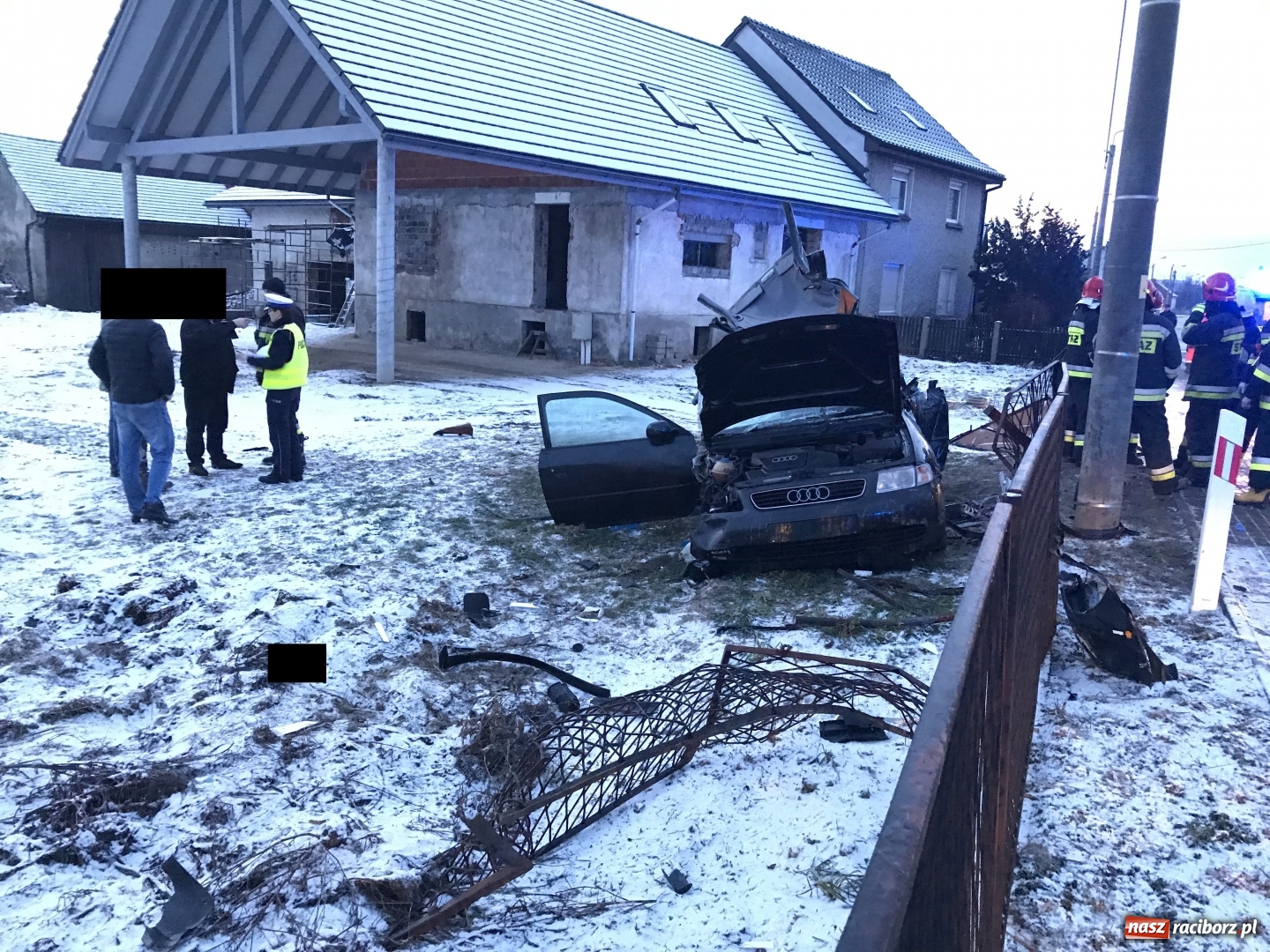 Zdjęcie w galerii na portalu naszraciborz.pl: DK 45 Racibórz-Opole. Pięć osób w szpitalu po wypadku na Hulczyńskiej  wiadomości z regionu
