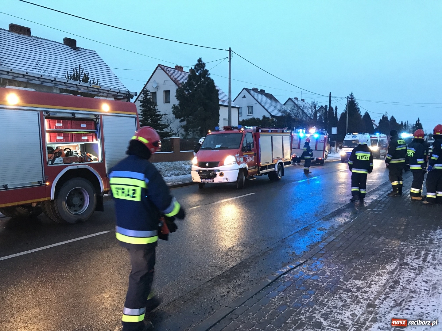 Zdjęcie w galerii na portalu naszraciborz.pl: DK 45 Racibórz-Opole. Pięć osób w szpitalu po wypadku na Hulczyńskiej  wiadomości z regionu