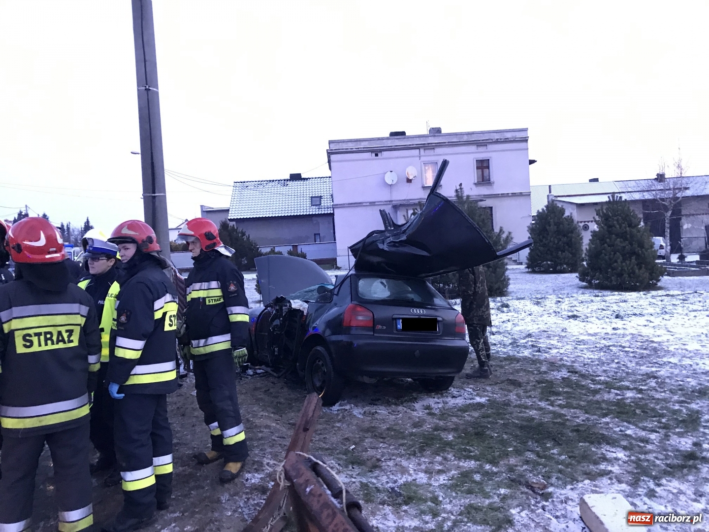 Zdjęcie w galerii na portalu naszraciborz.pl: DK 45 Racibórz-Opole. Pięć osób w szpitalu po wypadku na Hulczyńskiej  wiadomości z regionu