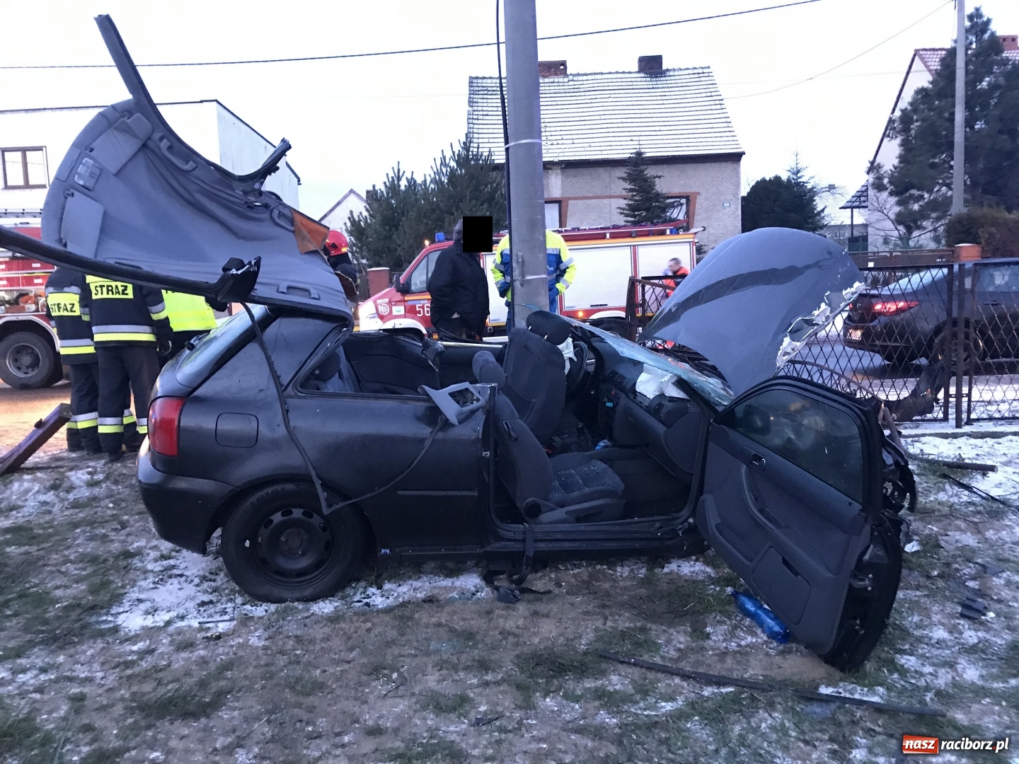 Zdjęcie w galerii na portalu naszraciborz.pl: DK 45 Racibórz-Opole. Pięć osób w szpitalu po wypadku na Hulczyńskiej  wiadomości z regionu