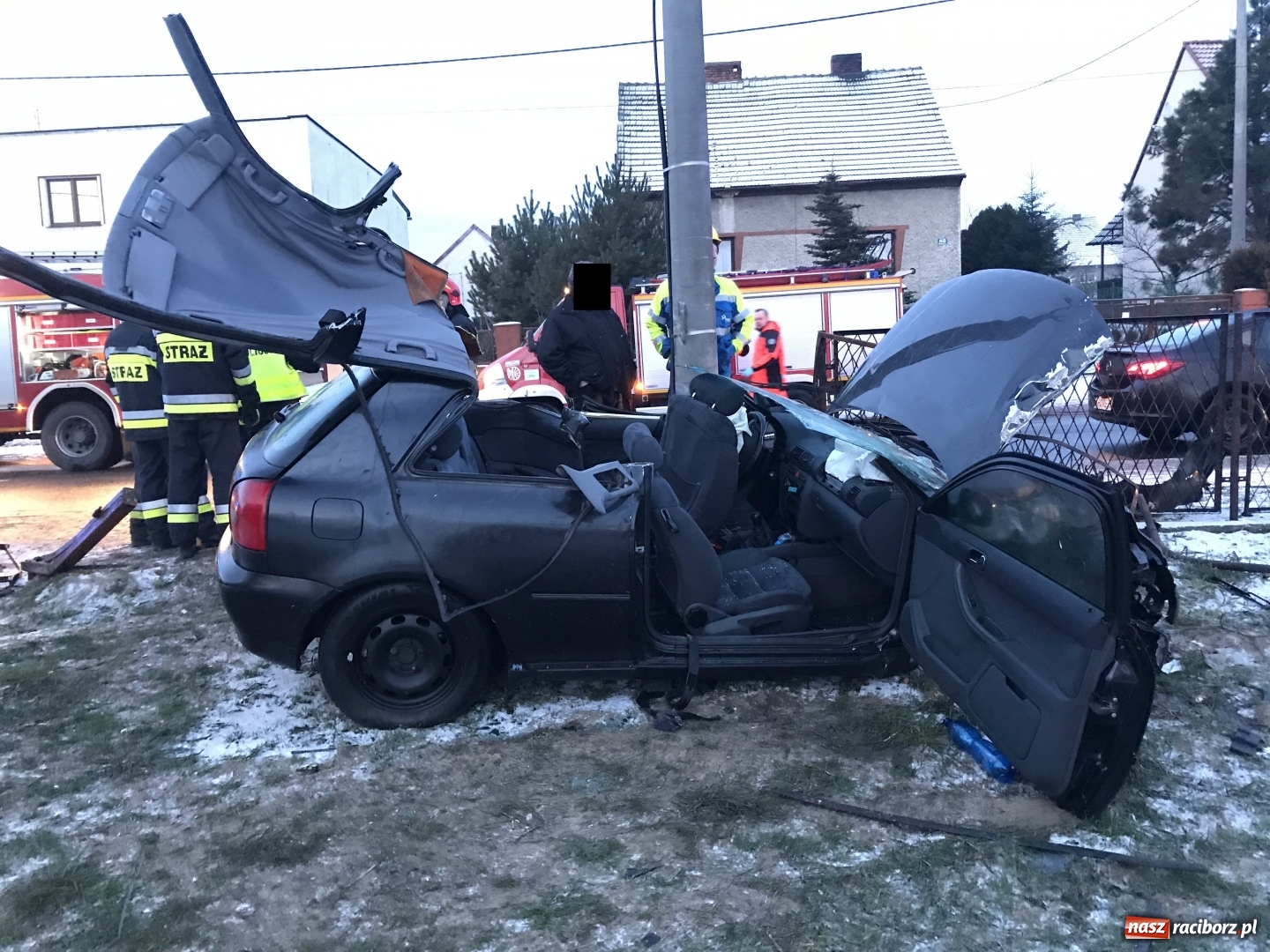 Zdjęcie w galerii na portalu naszraciborz.pl: DK 45 Racibórz-Opole. Pięć osób w szpitalu po wypadku na Hulczyńskiej  wiadomości z regionu