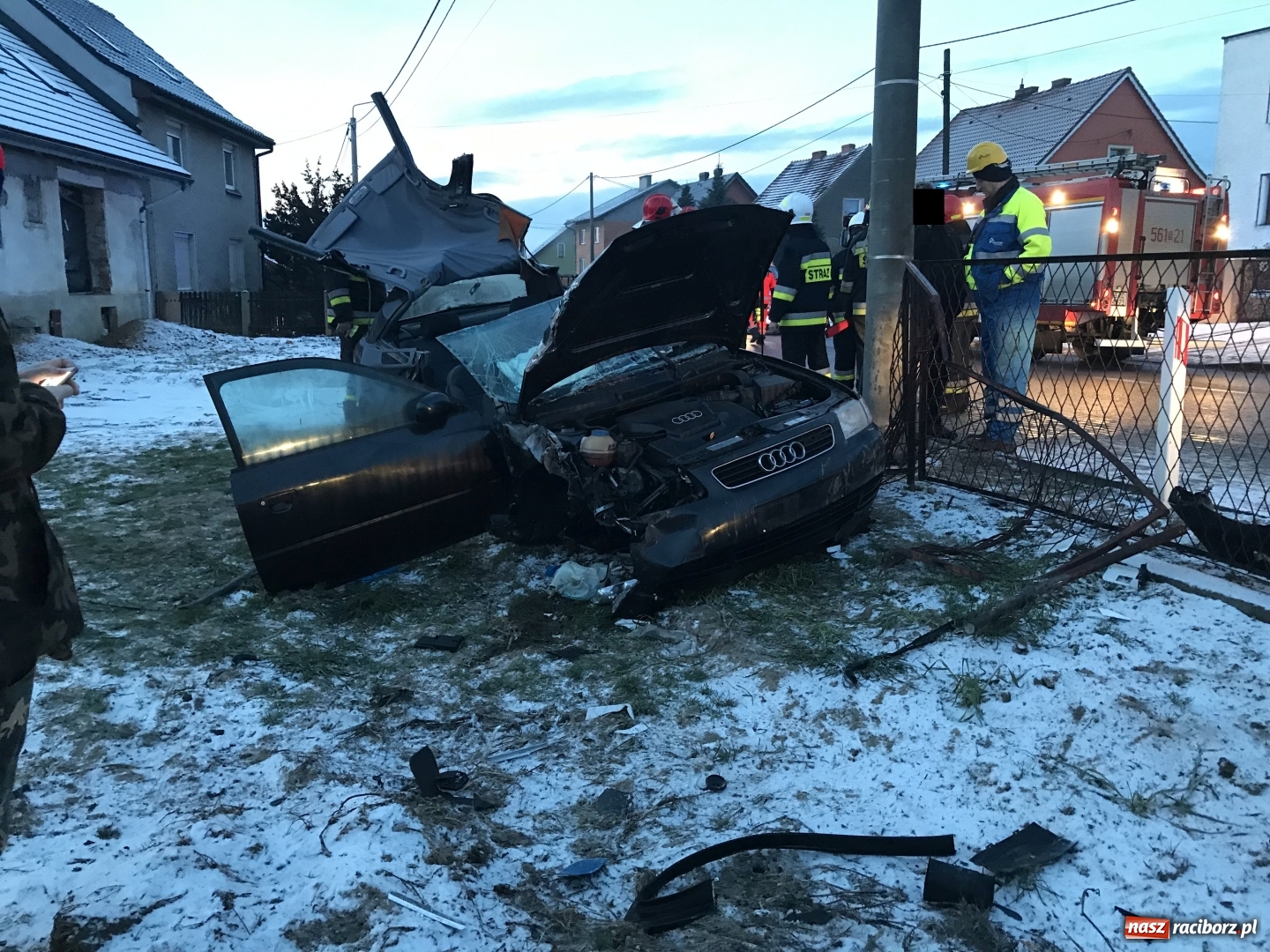 Zdjęcie w galerii na portalu naszraciborz.pl: DK 45 Racibórz-Opole. Pięć osób w szpitalu po wypadku na Hulczyńskiej  wiadomości z regionu
