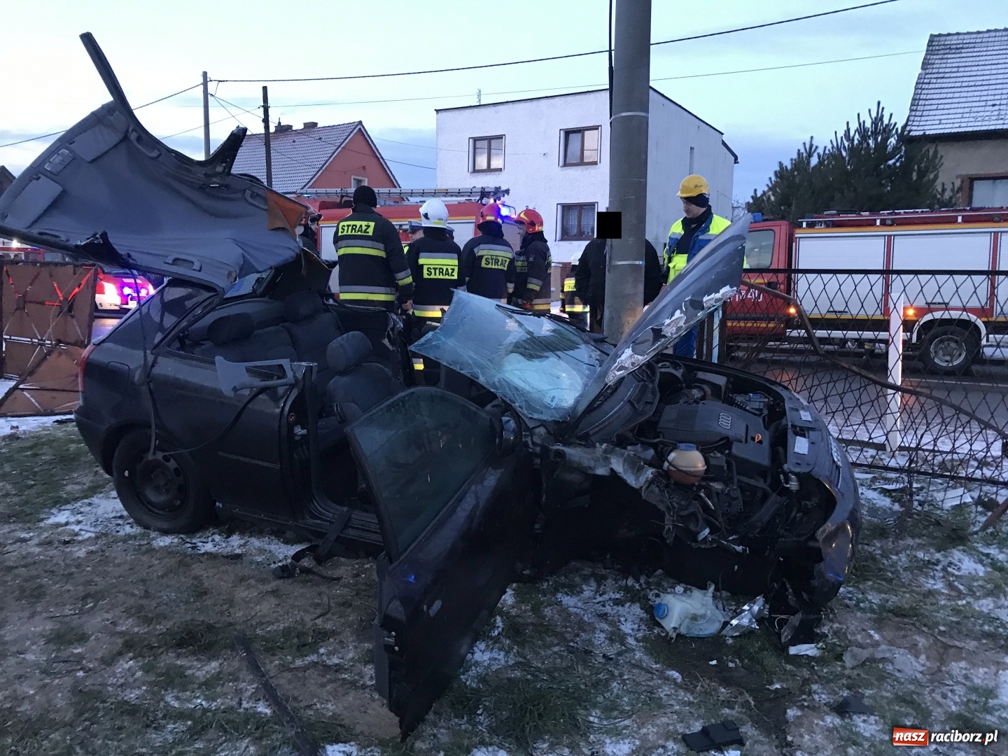 Zdjęcie w galerii na portalu naszraciborz.pl: DK 45 Racibórz-Opole. Pięć osób w szpitalu po wypadku na Hulczyńskiej  wiadomości z regionu