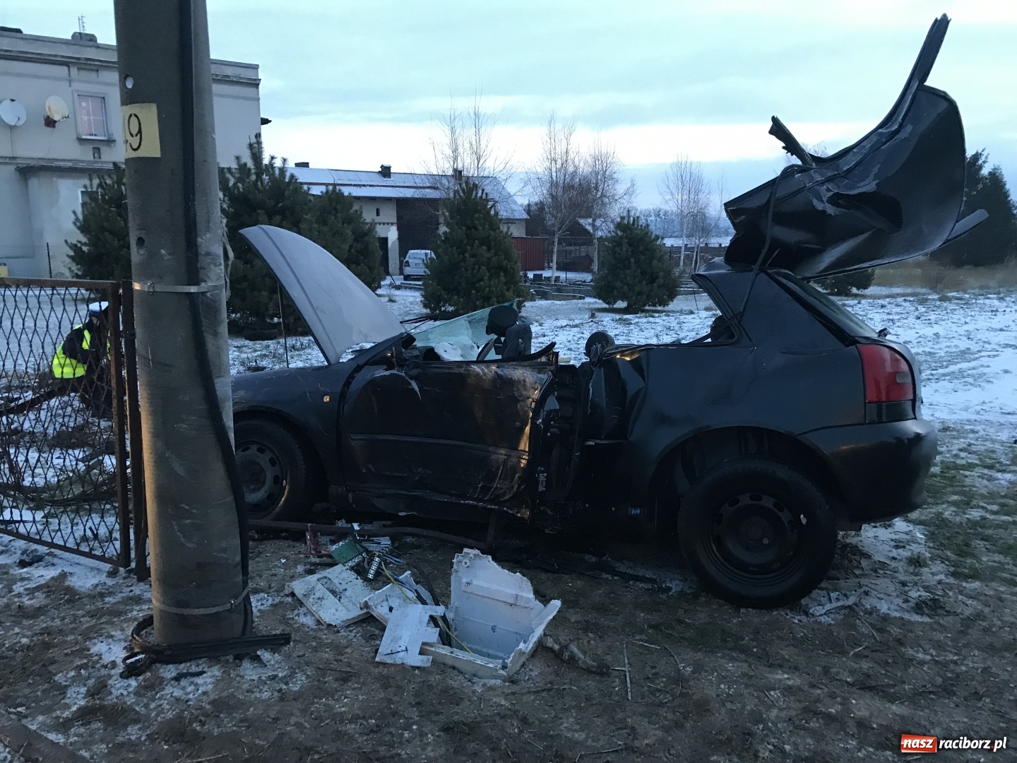 Zdjęcie w galerii na portalu naszraciborz.pl: DK 45 Racibórz-Opole. Pięć osób w szpitalu po wypadku na Hulczyńskiej  wiadomości z regionu